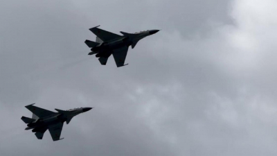 Военные самолеты сняли в небе над Астаной на видео