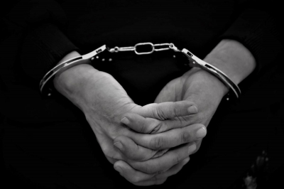 Разыскивали 17 лет: подозреваемого в убийстве экстрадировали из Литвы