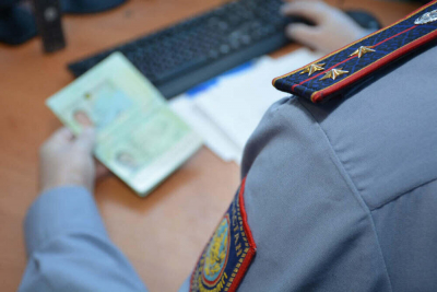 Напавший на сотрудницу аэропорта дебошир в прошлом году ударил в автобусе девушку