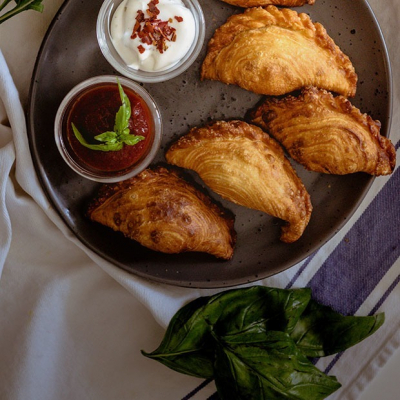 Как провести выходные по-грузински, но в Алматы: Хачапури, застольные тосты и песнопение