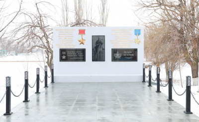 В поселке Бауыржана Момышулы увековечили память легендарного полководца