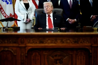 Трамп уснул на совещании в Овальном кабинете: фото стало вирусным