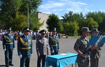 В Уральске более 200 солдат приняли Военную присягу