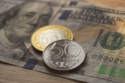 Тенге под давлением: влияние нефти и действий Нацбанка