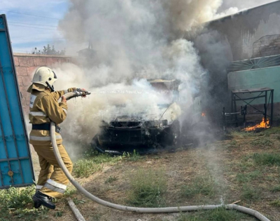 МЧС ликвидировало возгорание двух автомобилей
