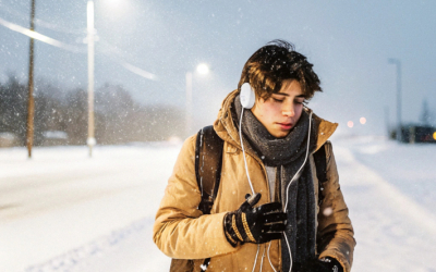 Почему зимой опасно носить наушники