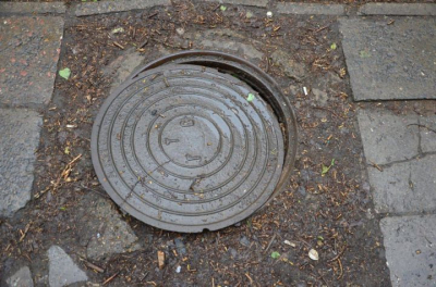 В &laquo;Челныводоканал&raquo; поступило более 20 обращений по открытым колодцам