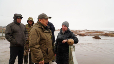 В Макинске продолжаются работы по отводу талой воды