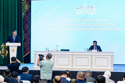 Аким Атырауской области представил жителям Исатайского района планы развития