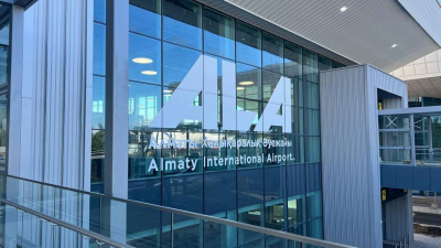 В аэропорту Алматы извинились перед пассажирами за неудобства с парковкой